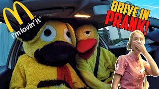 BAMSE OG KYLLING DRIVE IN PRANK Bamse bestiller Kylling [upl. by Buine461]