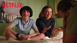 Stranger Things  Erros de gravação da Temporada 3  Netflix [upl. by Neelyaj729]