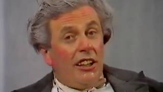 Les Patterson Dame Edna Everage amp Barry Humphries interviews Parkinson 1982 [upl. by Ebert568]