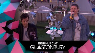 Mark Ronson performs Dont Leave Me Lonely with YEBBA in acoustic session at Glastonbury 2019 [upl. by Scheers]