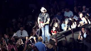 Brad Paisley Performing Im Gonna Miss Her The Fishing SongRiverbank [upl. by Alon74]