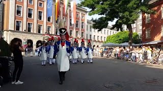 Neusser Schützenfest 2019  Aufmarsch des Schützenregiments auf dem Markt am 25 August 2019 [upl. by Azarcon]