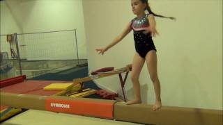 Célia 7 ans passionnée de gymnastique artistique [upl. by Anneuq]