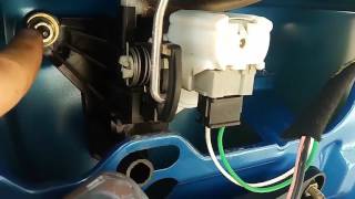 How to fix a door lock of a rear door tailgate of a Renault Clio II [upl. by Kumler224]