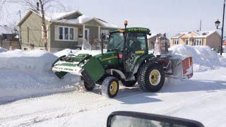 Déneigement John deere 4720 snow removal [upl. by Lihas]