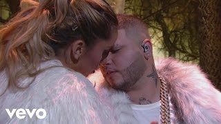 Farruko  Obsesionado Premio Lo Nuestro 2016 [upl. by Enilhtak329]